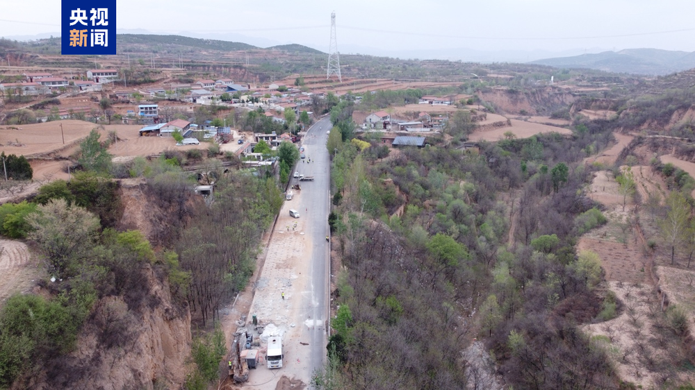 山西一国道塌陷致2死后续：地质雷达检测出10处道路病害